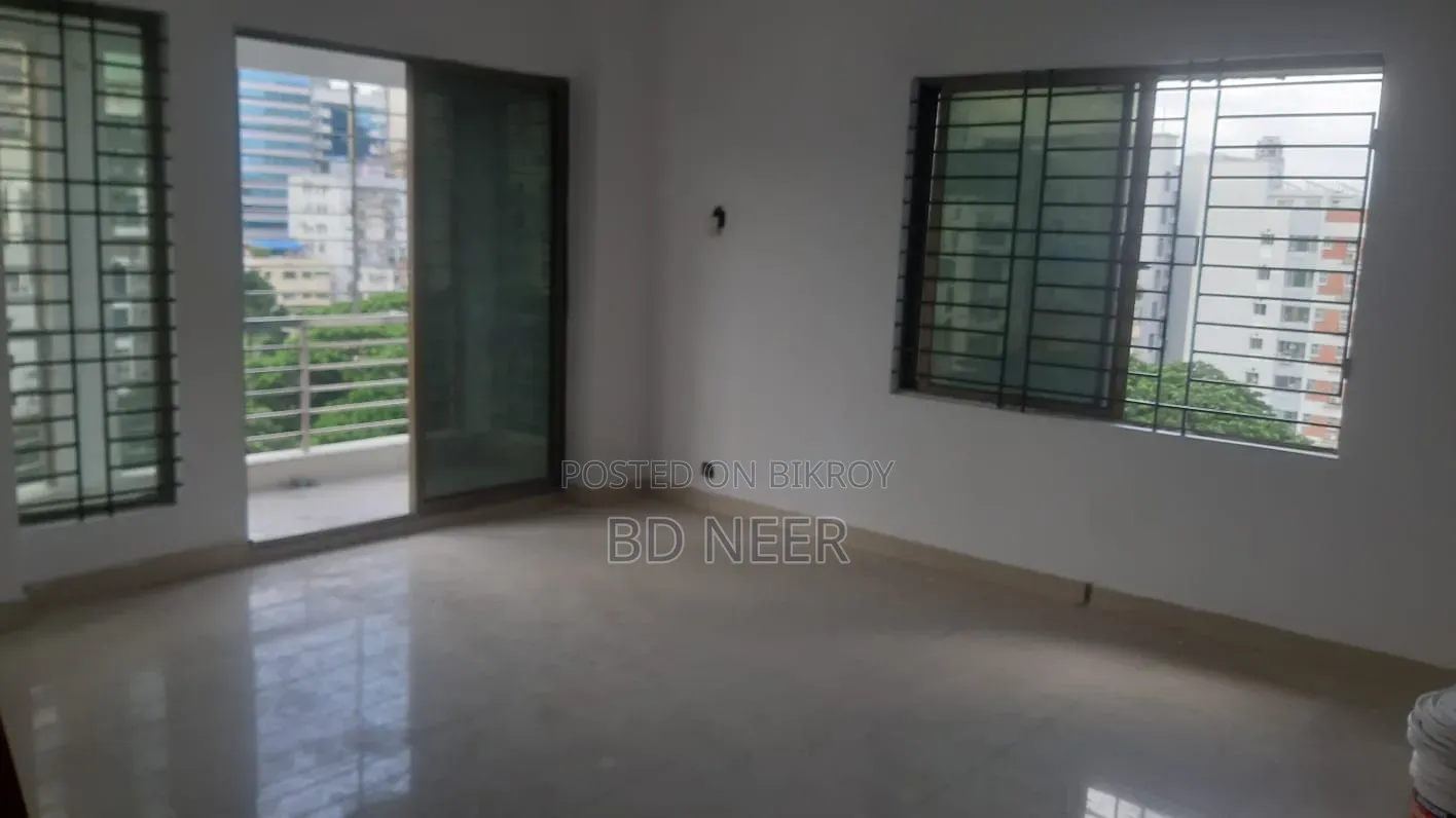 2200 SqFt Office Space Available for Rent in Banani South in Banani