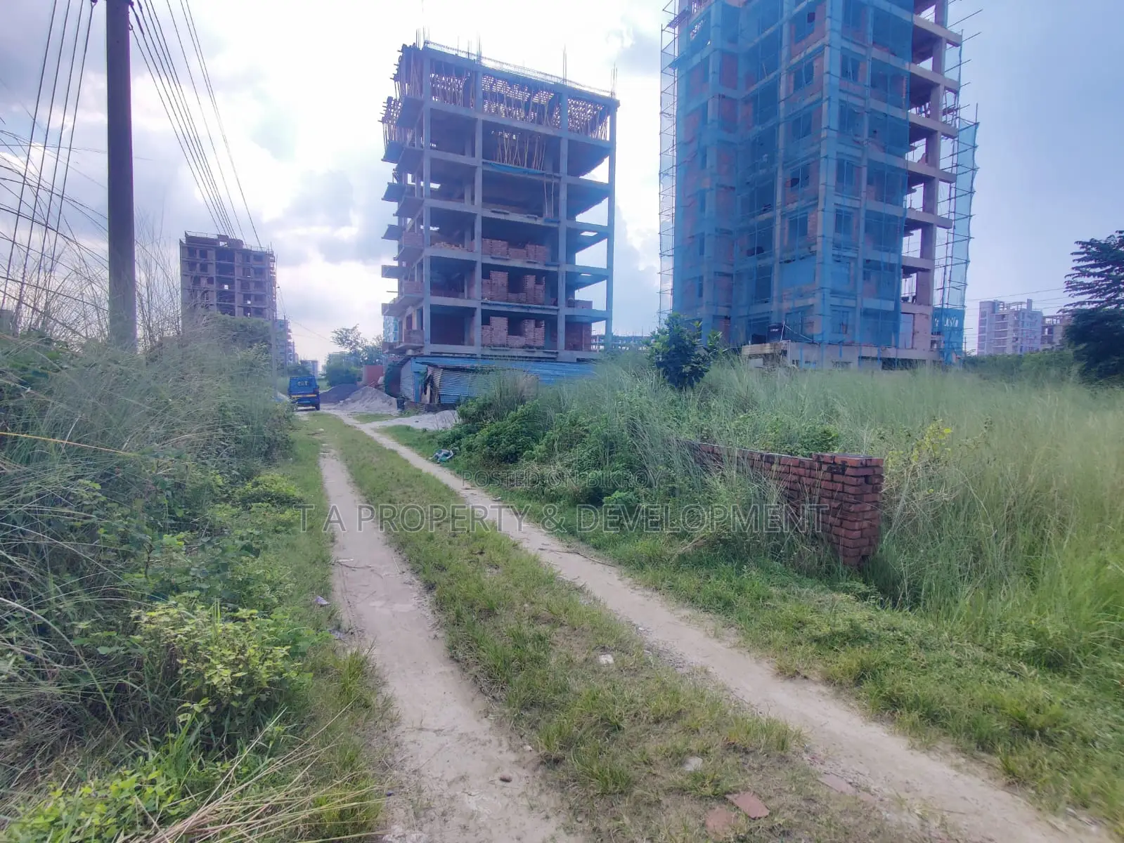 10 Katha North Facing Plot Sell on 40 Feet Road , I-Extension in Basundhara