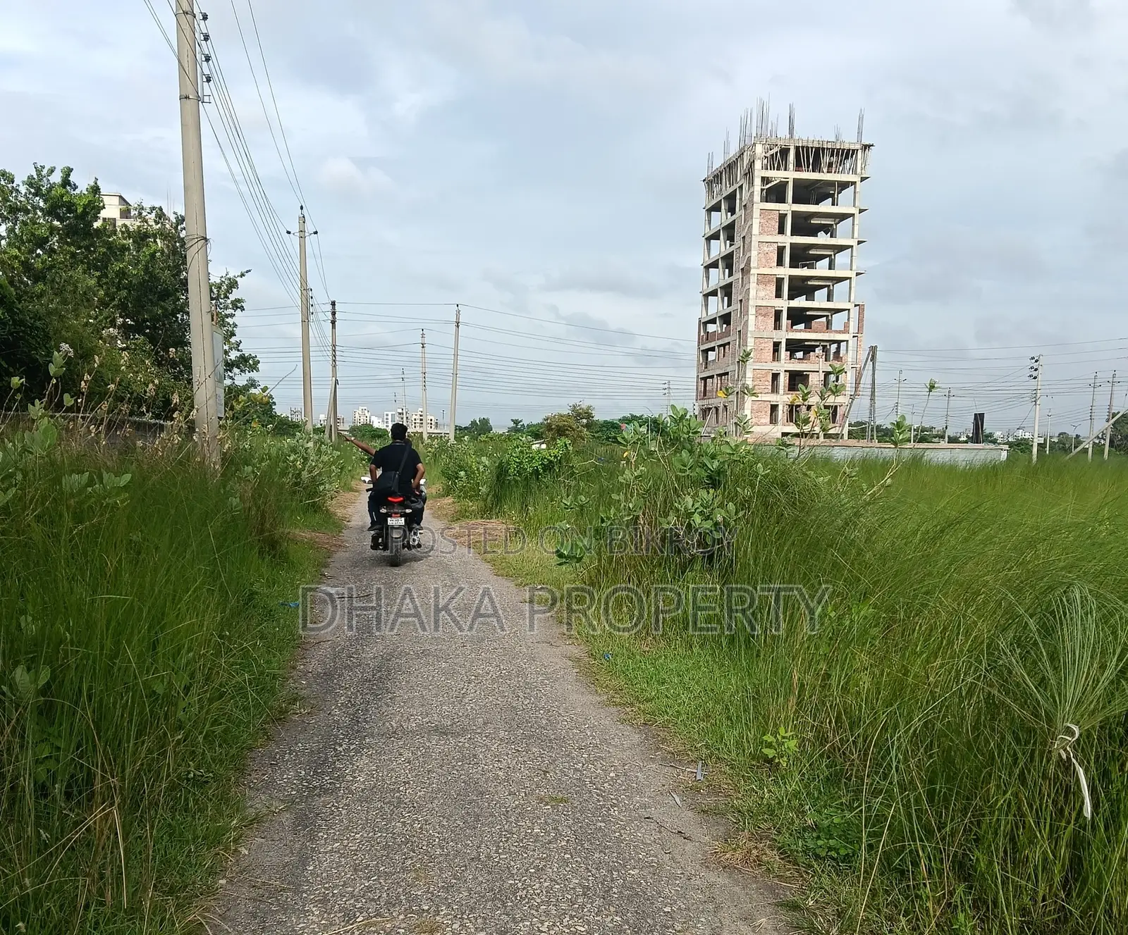 30ft Road 3 Katha Lake East at Sector-17/G in Uttara