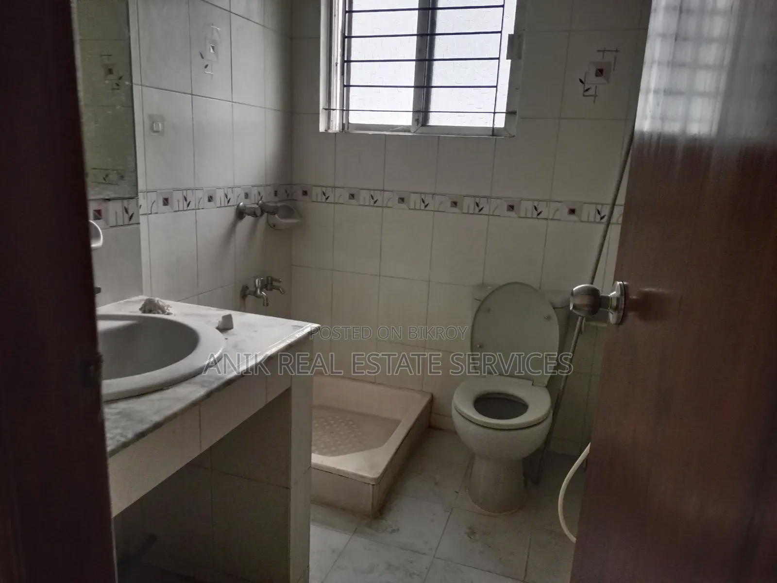 3 Bedroom Apartment in Anik Real Estate, Gulshan for Sale in Gulshan