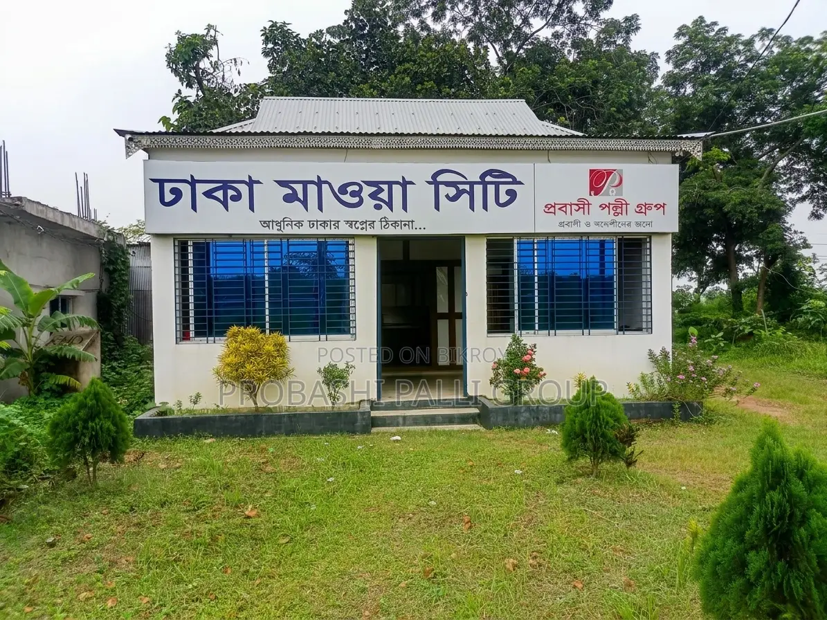 Own a plot at an unbelievable price right beside the Dhaka-Mawa Road in Banani