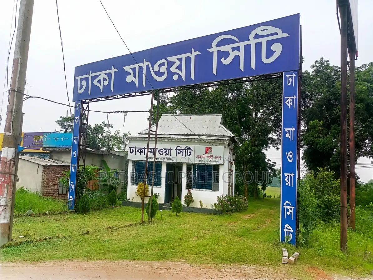 Own a plot at an unbelievable price right beside the Dhaka-Mawa Road in Banani