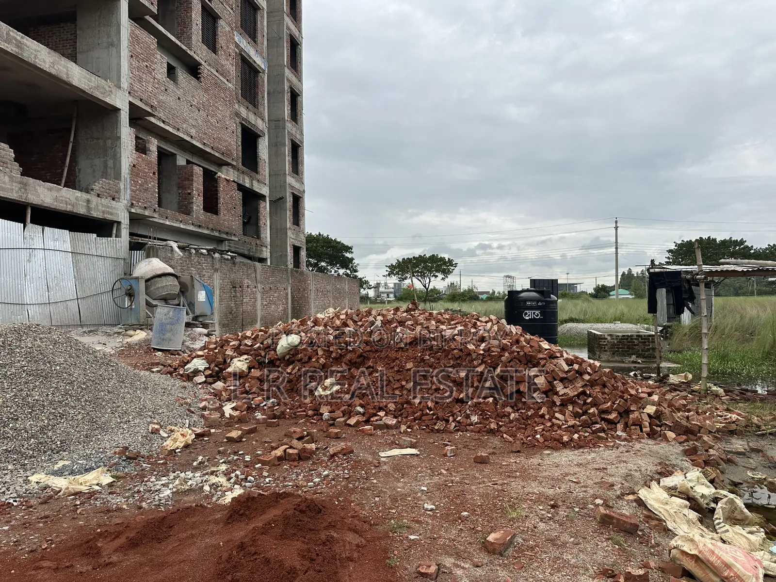 1p Katha, N Block, South Face, Plot Urgent Sell Bashundhara in Basundhara