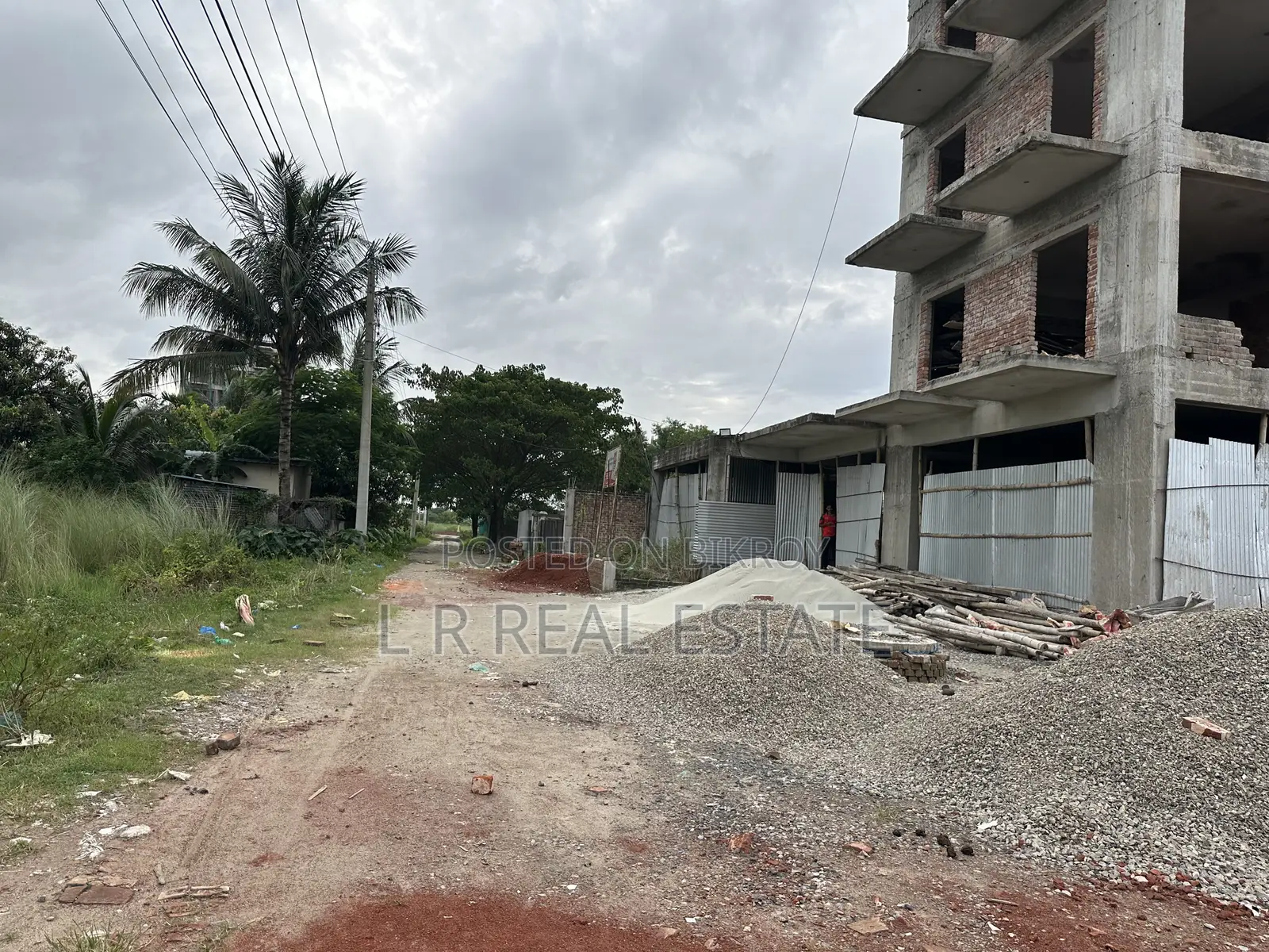 1p Katha, N Block, South Face, Plot Urgent Sell Bashundhara in Basundhara