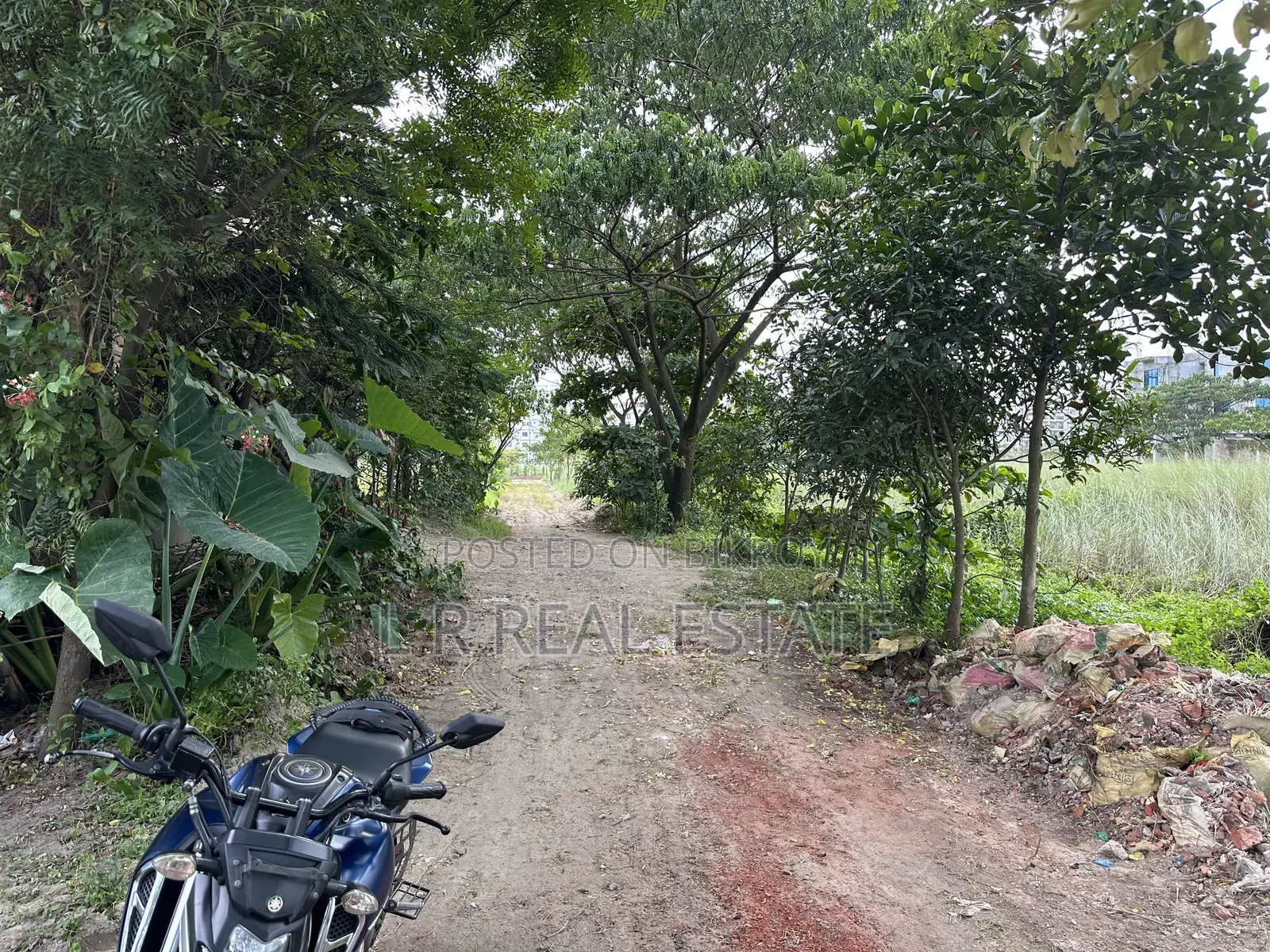 4 Katha, N Block, 1st Part, South Face, Plot Sell Bashundhara in Basundhara