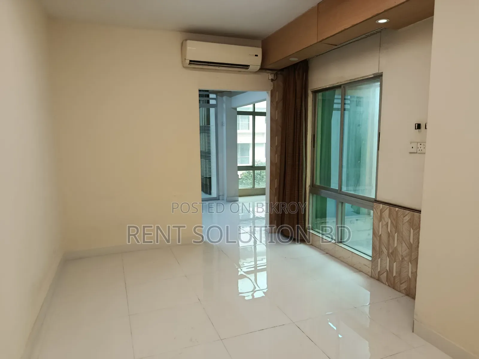 900 SQFT Semi Furnished Commercial Office Rent at Gulshan in Gulshan