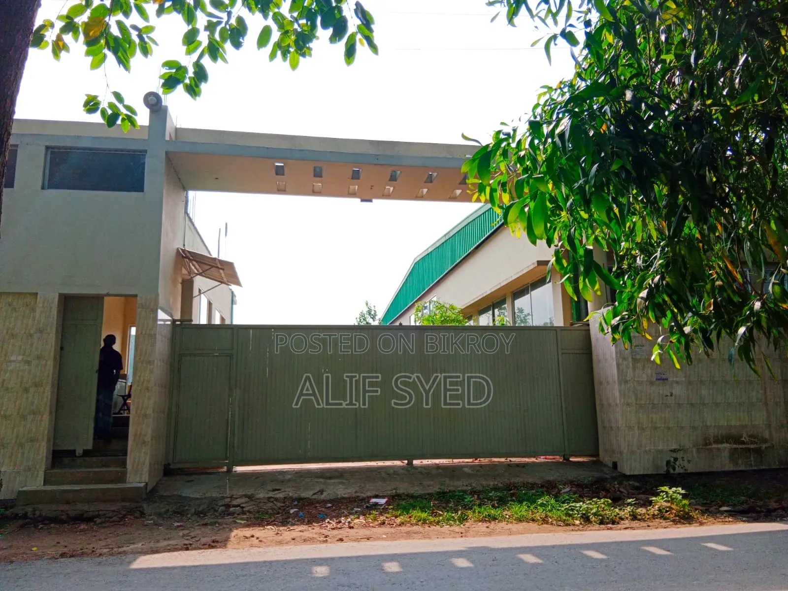 Huge property sale for commercial and industrial use. in Singair