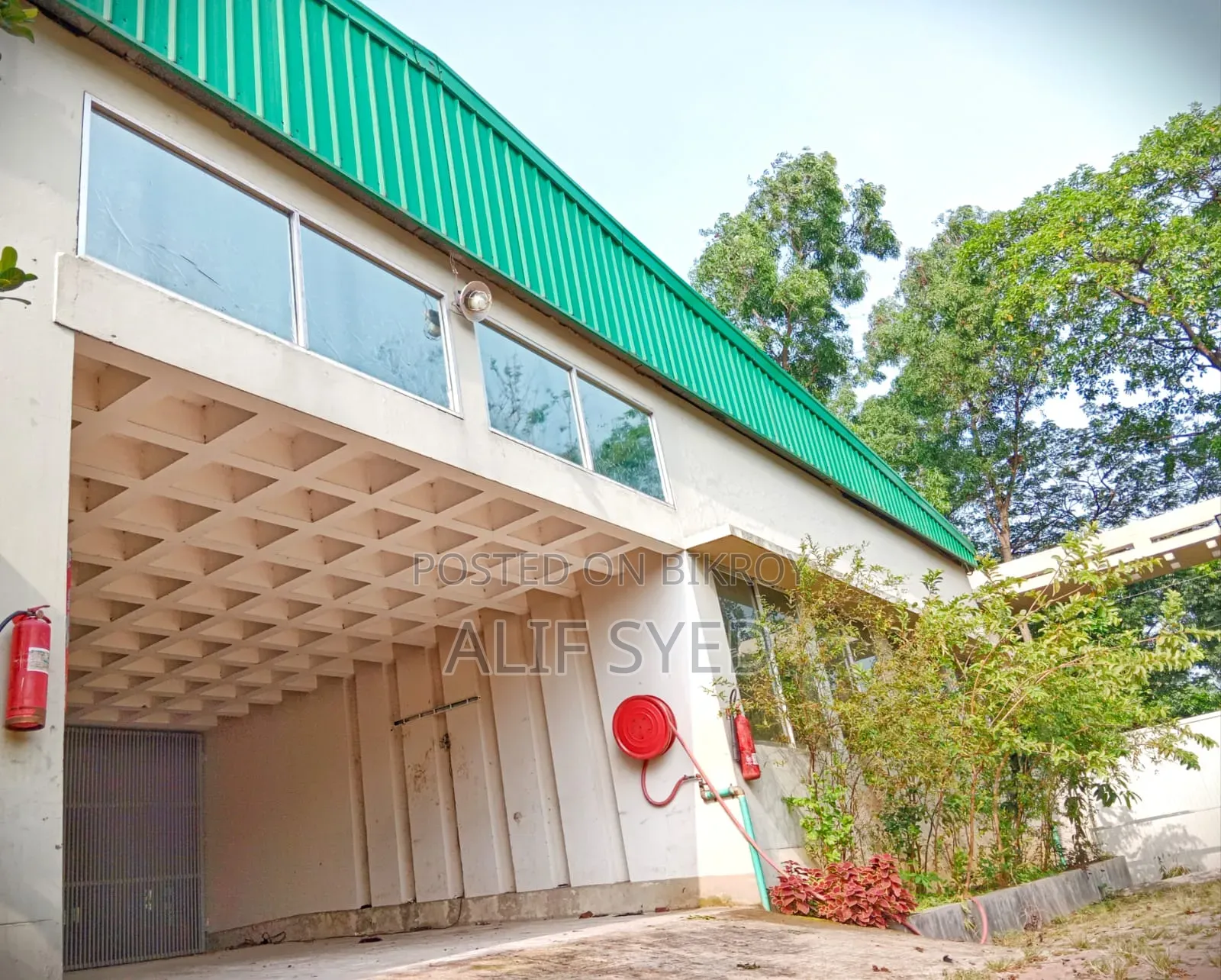 Huge property sale for commercial and industrial use. in Singair