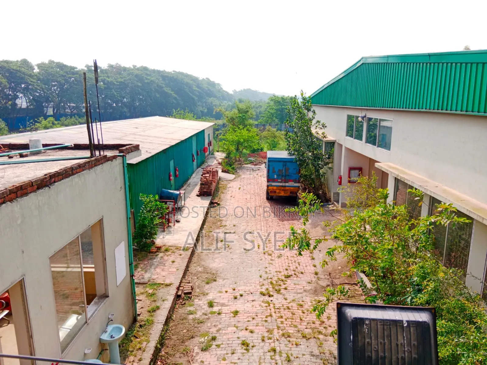 Huge property sale for commercial and industrial use. in Singair