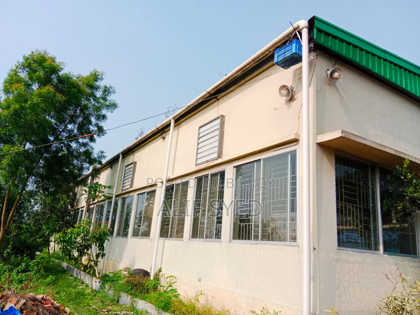 Huge property sale for commercial and industrial use. in Singair