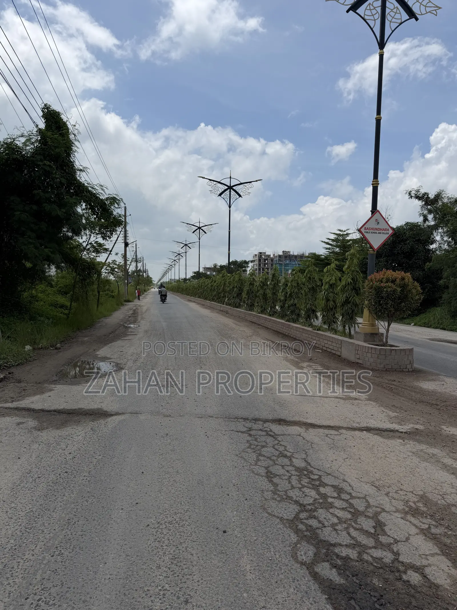 Bashundhara I Block 40 Katha Plot for Sale. 50 Ft Road. in Basundhara