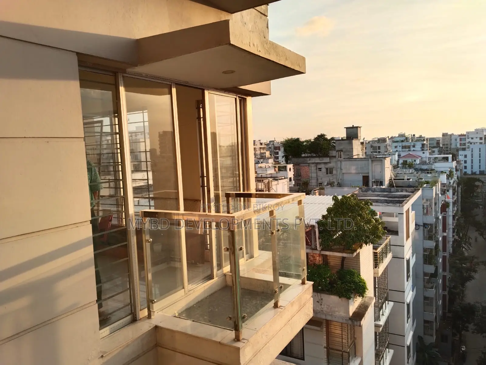 4 Bedroom Apartment in Bashundhara for sale in Basundhara