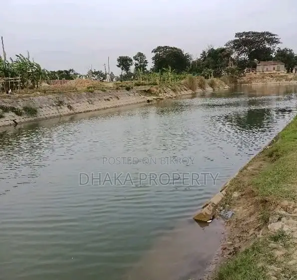 Corner 8 Katha Lake View South at Sector 18 in Purbachal