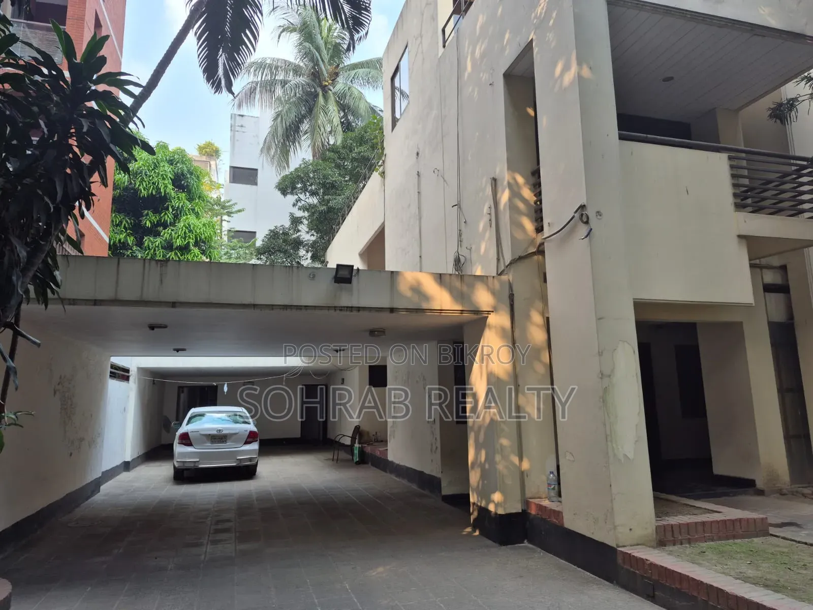 8bdrm House in Sohrab Realty, Baridhara for sale in Baridhara