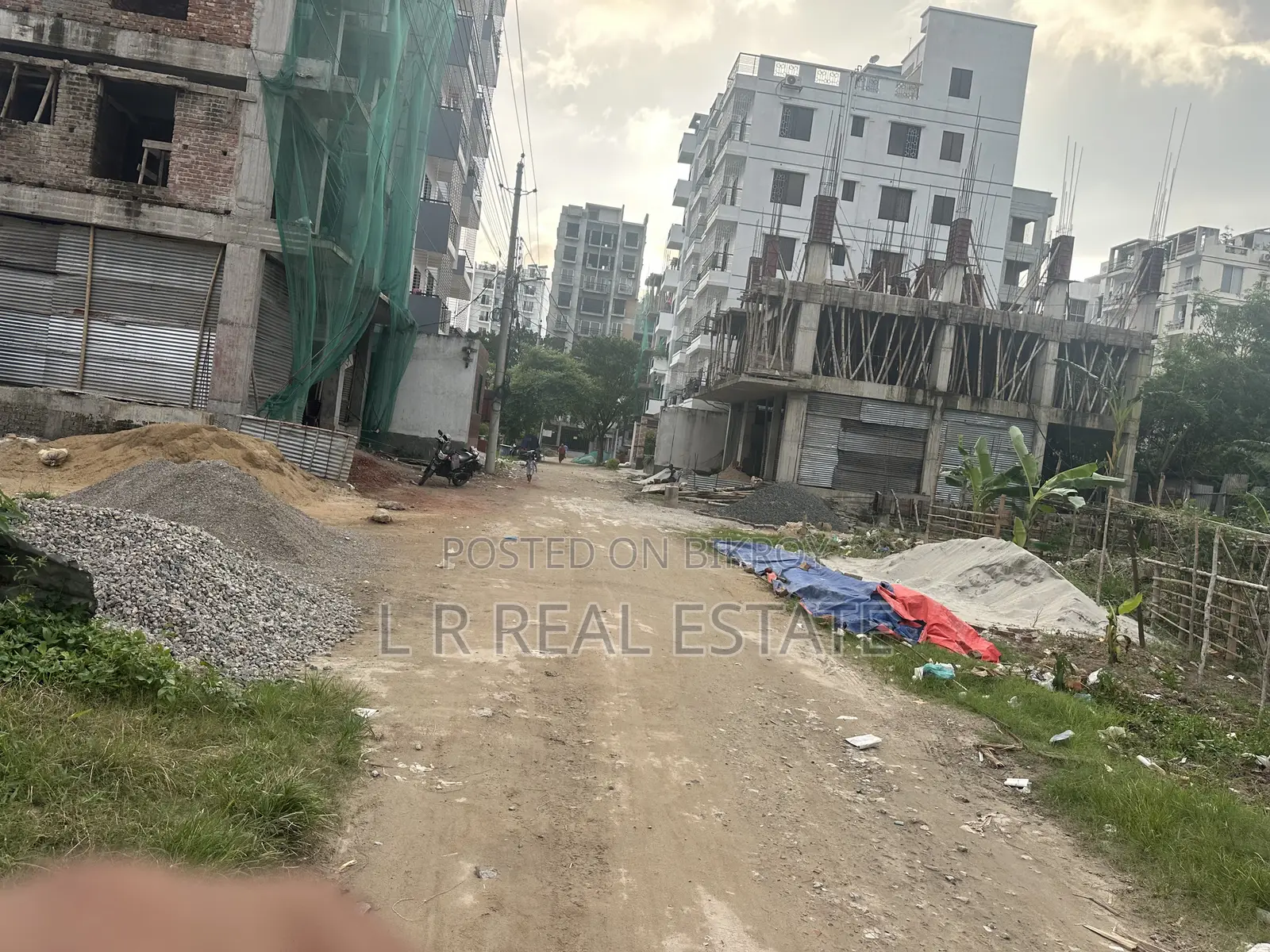 L Block,3-Katha,South-Face,Plot Urgent Sell,Bashundhara R/A in Basundhara