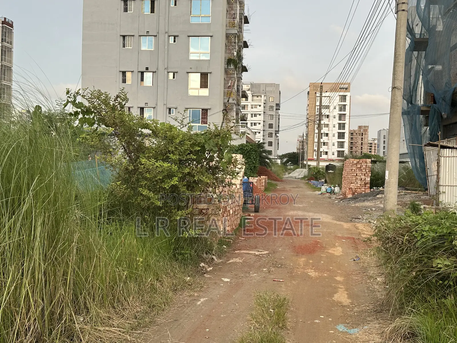 Block-L,(3+3)=6 Katha,Face- South,Near-130' Road,Bashundhara R/A in Basundhara