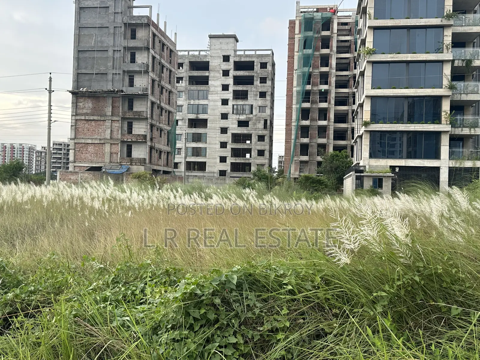 Block-L,(3+3)=6 Katha,Face- South,Near-130' Road,Bashundhara R/A in Basundhara