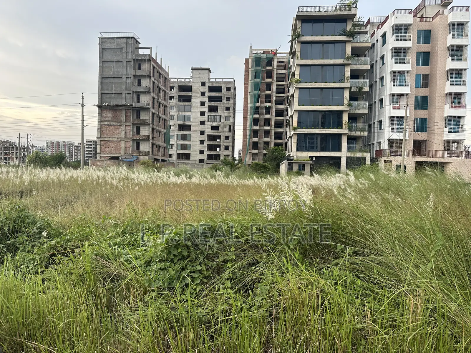 Block-L,(3+3)=6 Katha,Face- South,Near-130' Road,Bashundhara R/A in Basundhara