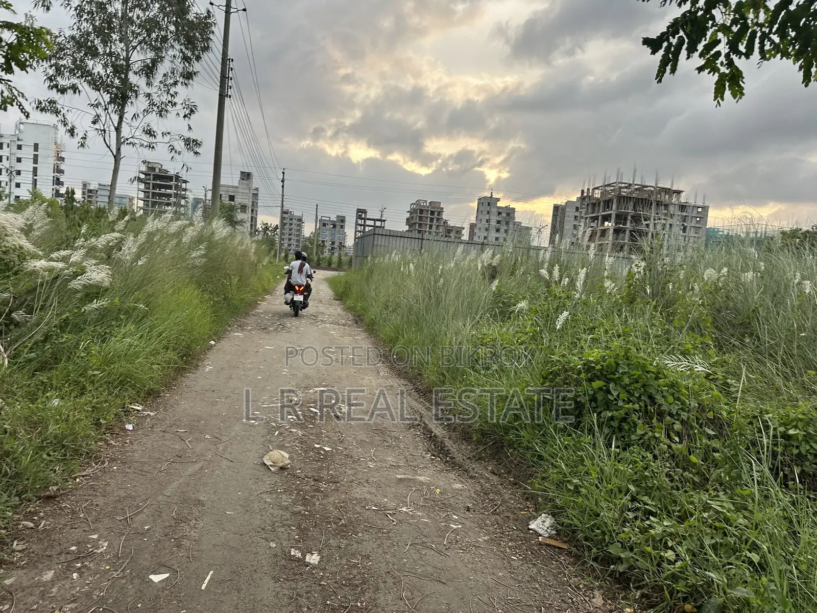 N Block, 4 Katha, South Facing Plot For Sale.. in Basundhara