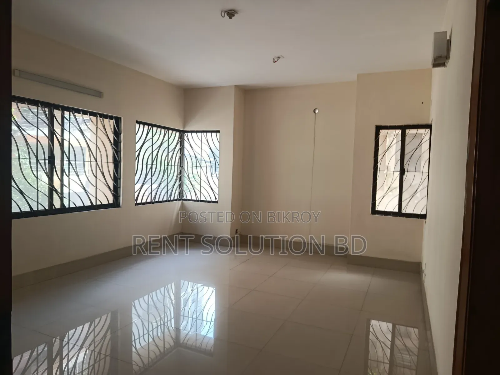 2500 SQFT Office Space Rent at Gulshan 2 in Gulshan