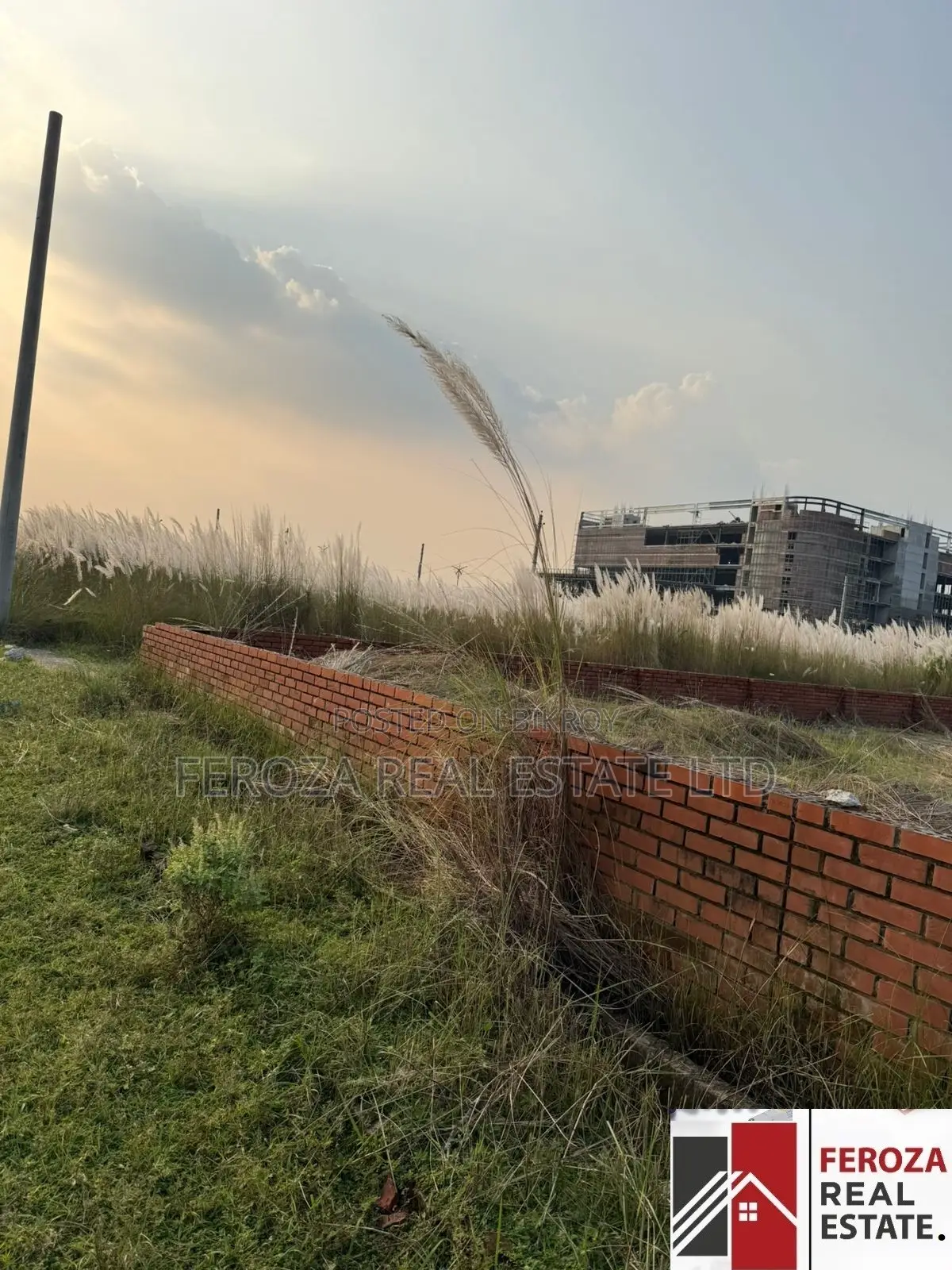 Bashundhara, Boundary Wall- Block N 3+3=6 Katha Urgent Sale in Bashund in Basundhara