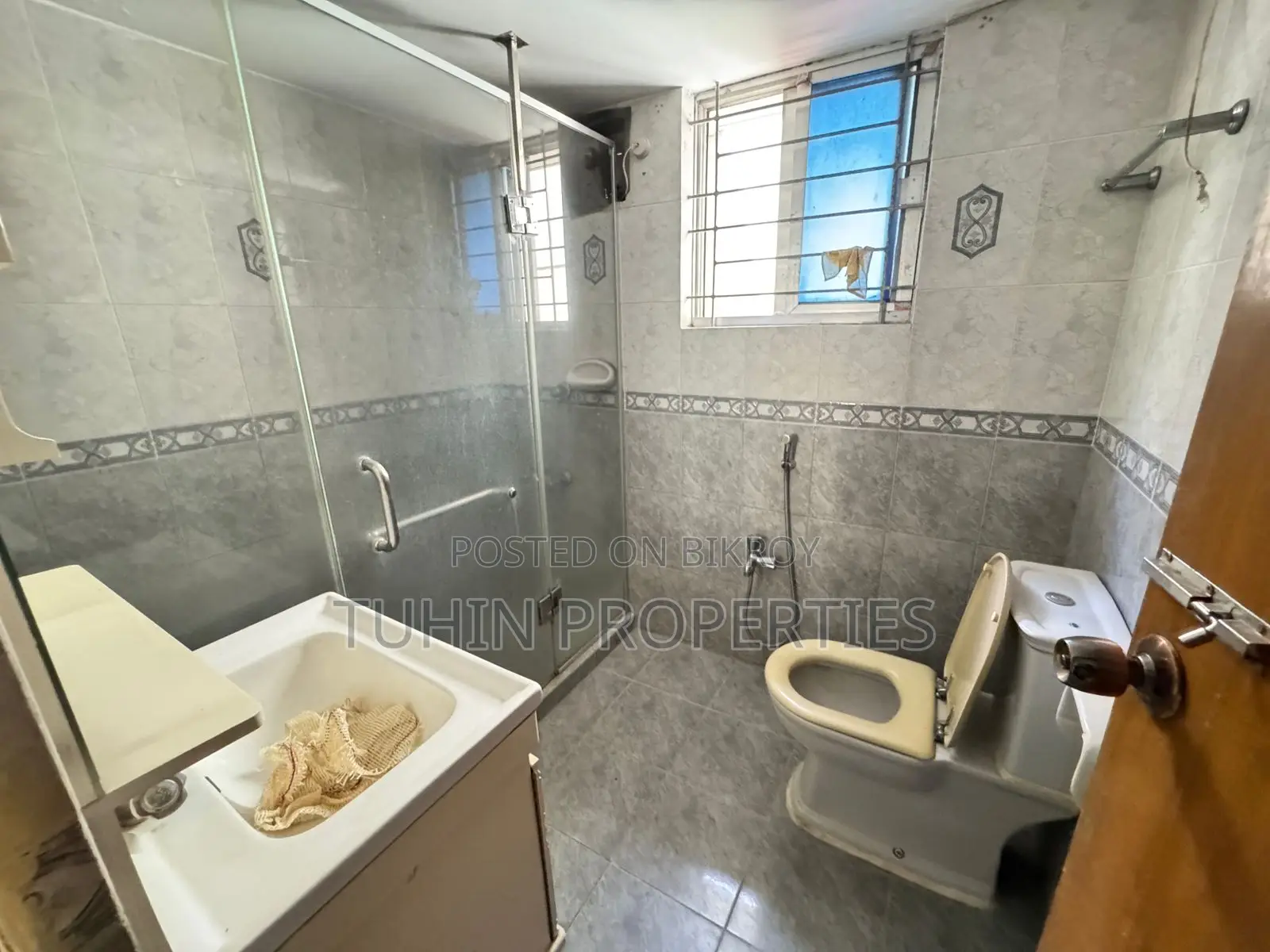 4bdrm Apartment in Uttara for sale in Uttara