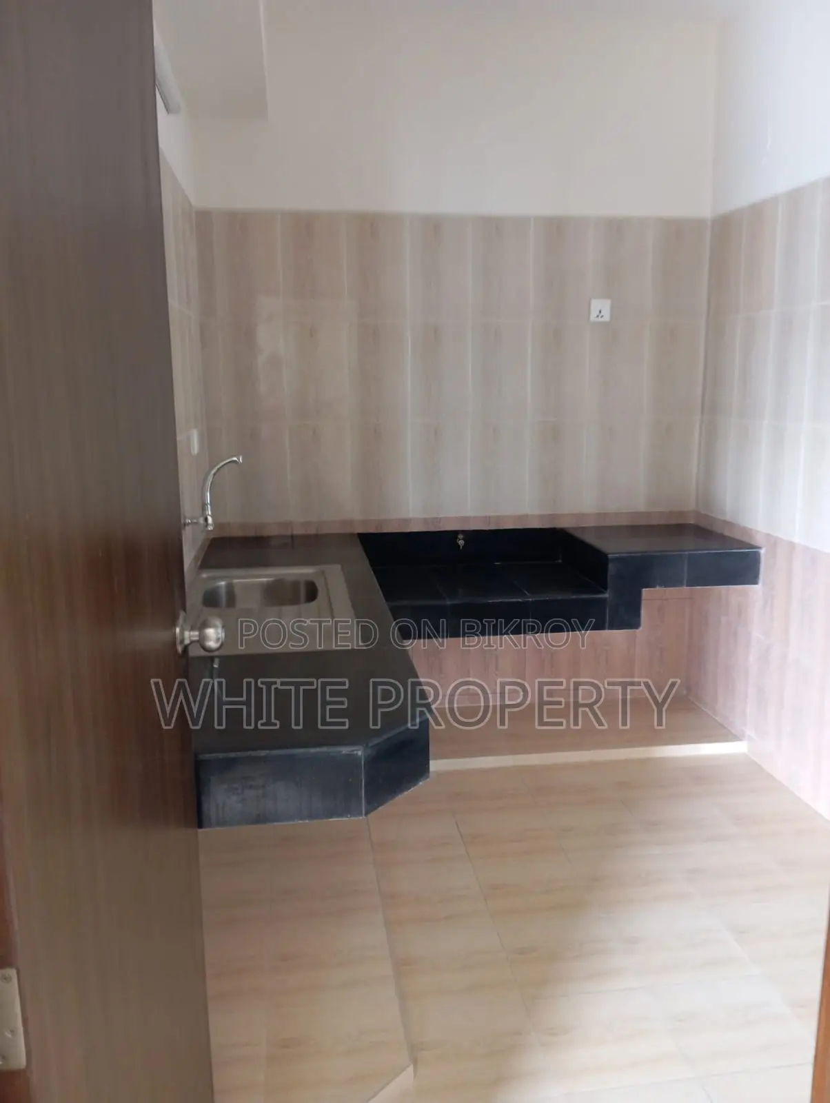 Farmgate, Indira Road: Almost New Apartment for Sale in Farmgate
