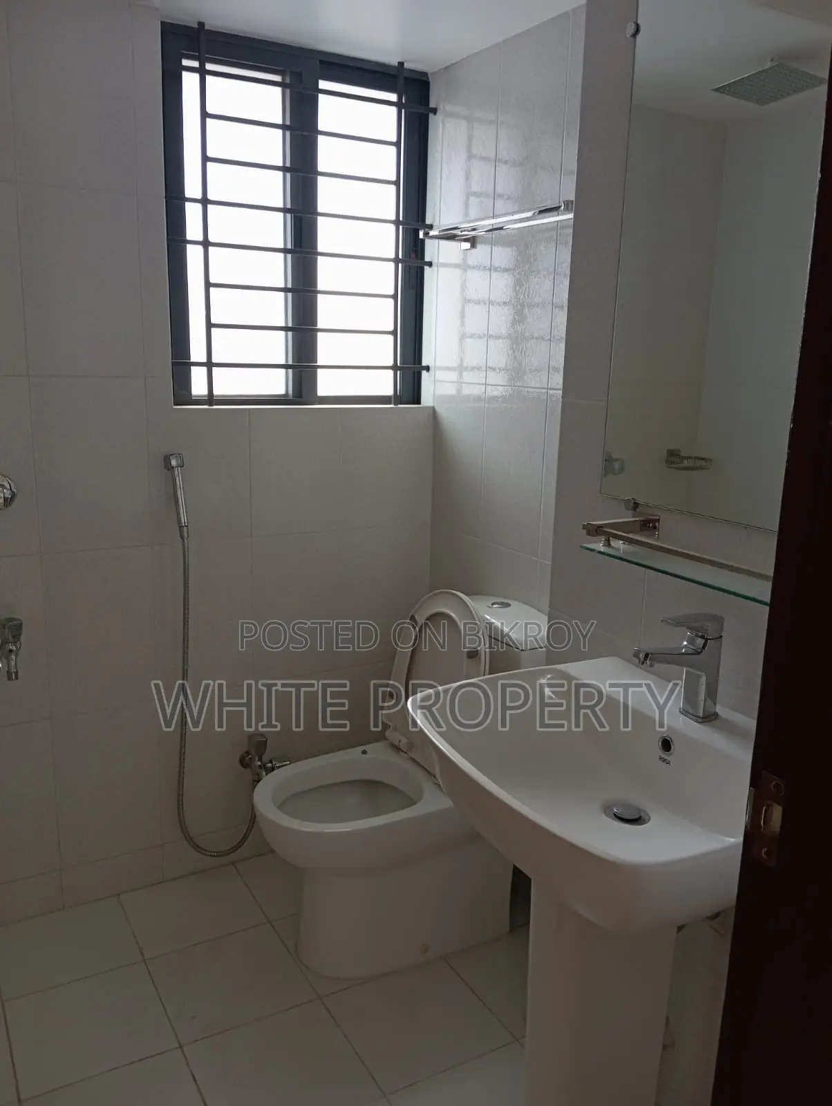 Farmgate, Indira Road: Almost New Apartment for Sale in Farmgate