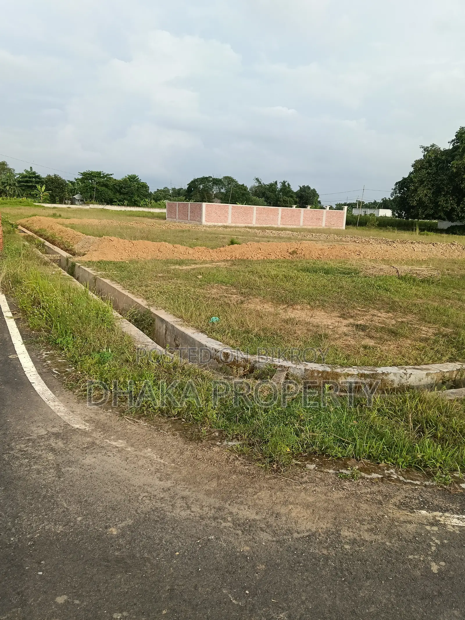 30ft Road 6 Katha Mosque North at Sector-28 in Purbachal