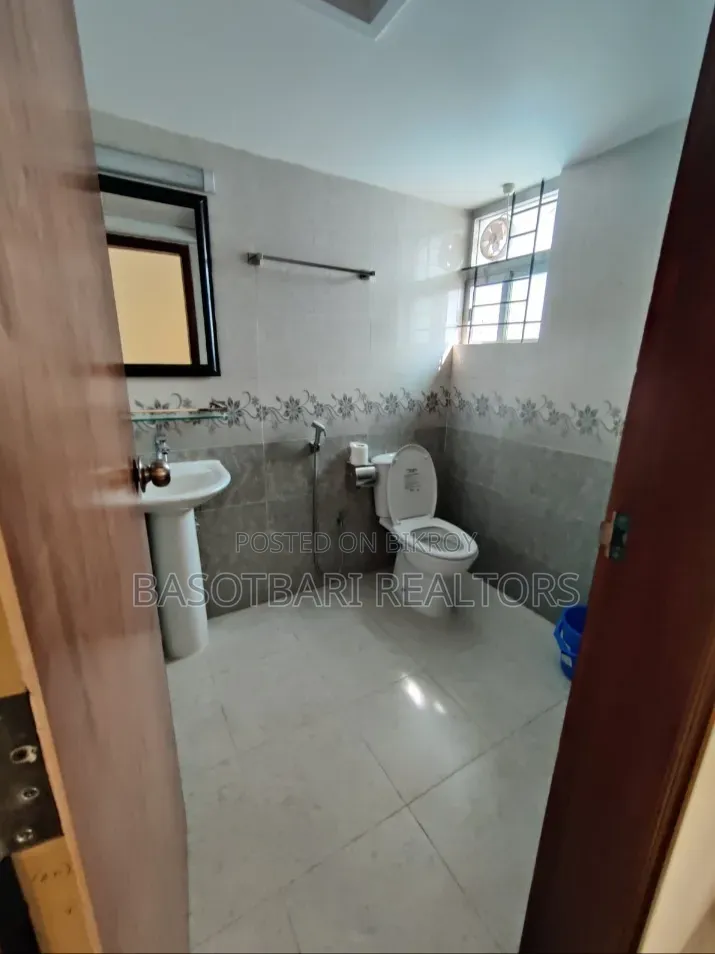 3bdrm Apartment in Basabo for Sale in Basabo