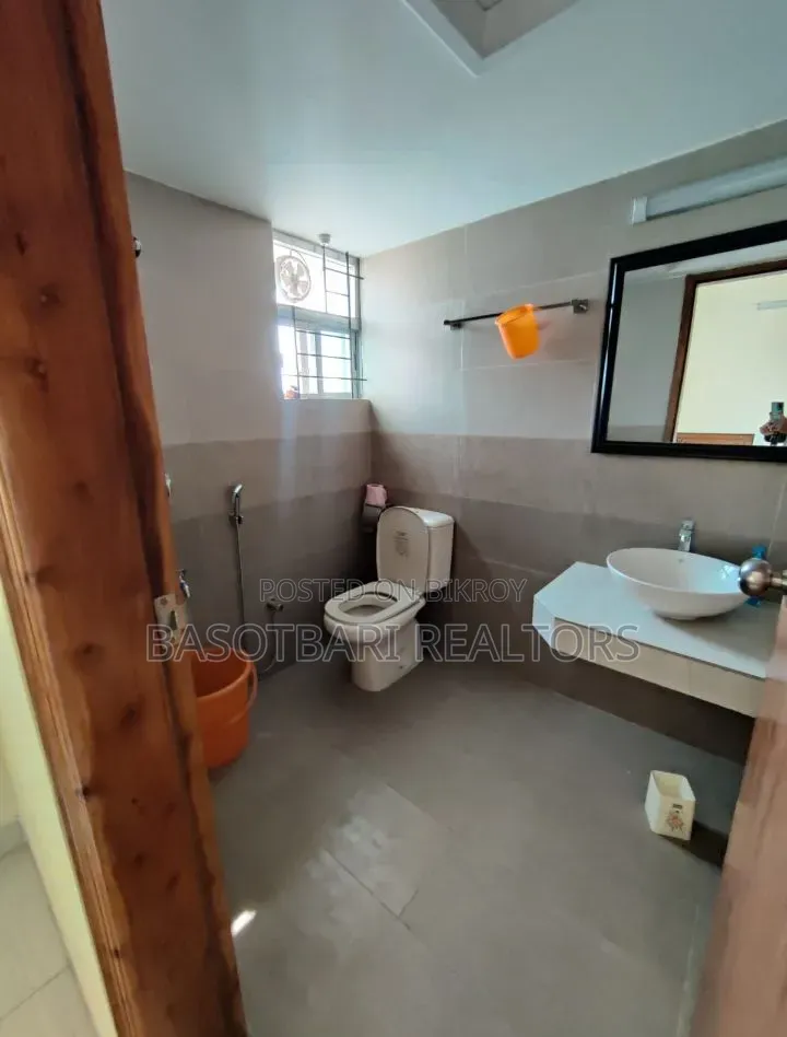 3bdrm Apartment in Basabo for Sale in Basabo