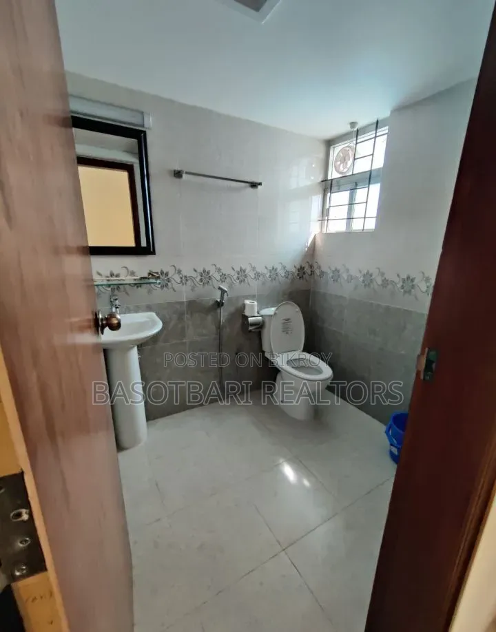 3bdrm Apartment in Basabo for Sale in Basabo