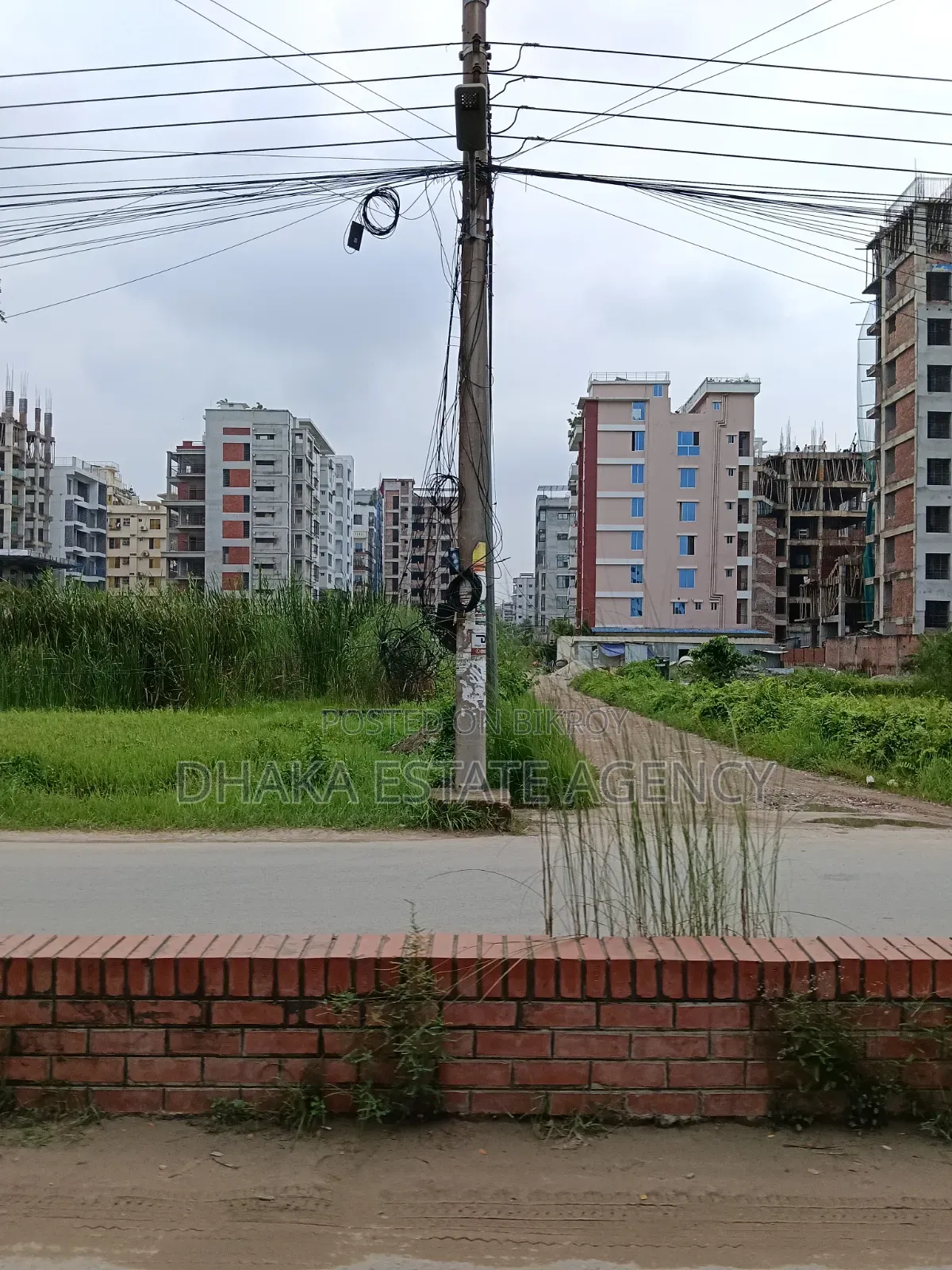 Block-M,60/40 Feet Road Corner 4+4=8 Katha in Basundhara