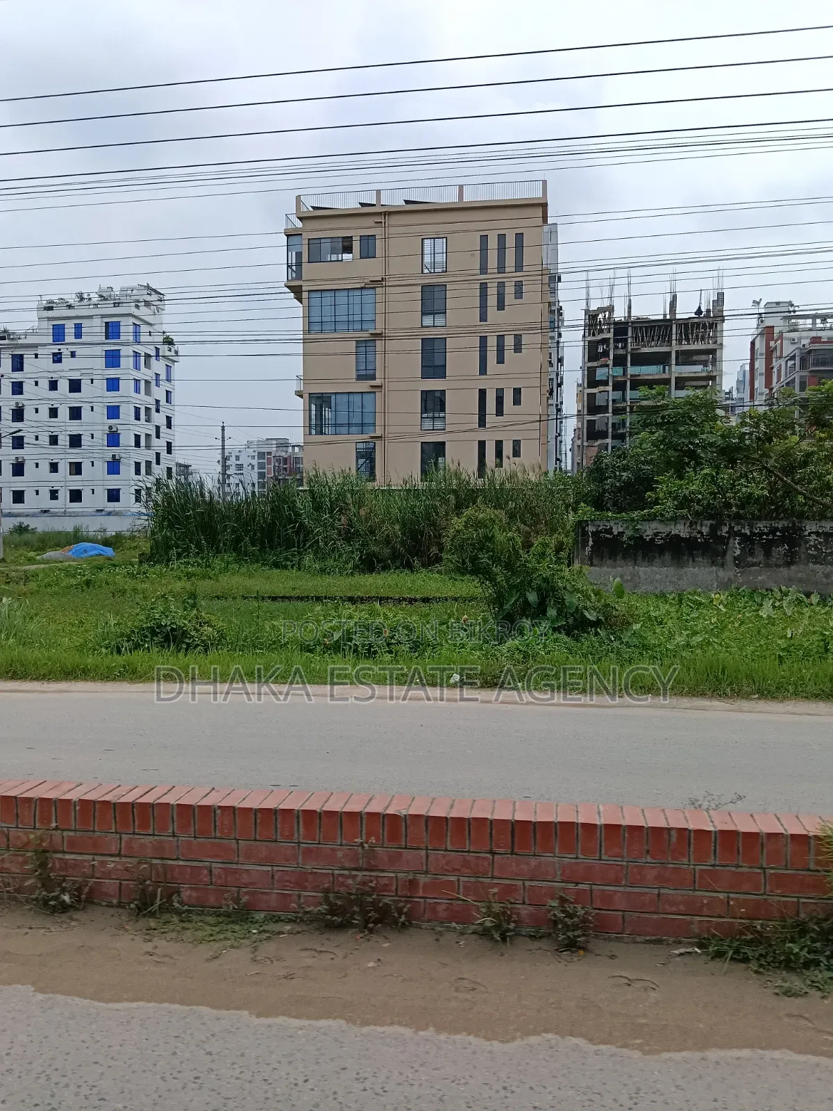 Block-M,60/40 Feet Road Corner 4+4=8 Katha in Basundhara