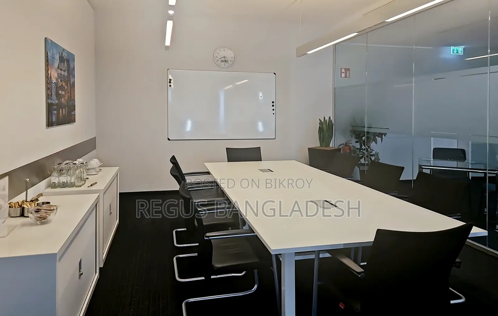 Find a Dedicated Desk in Regus, Crystal Palace in Gulshan