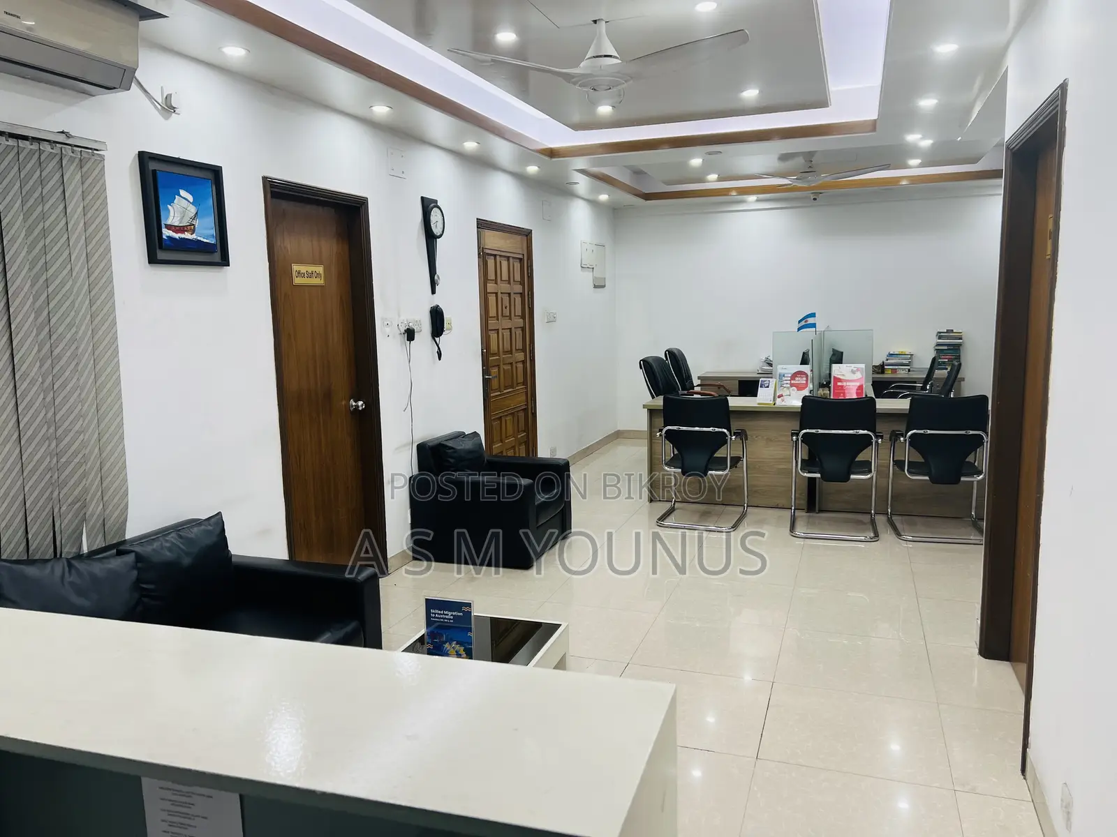 Share 1 modern and tasteful office in Banani. in Banani