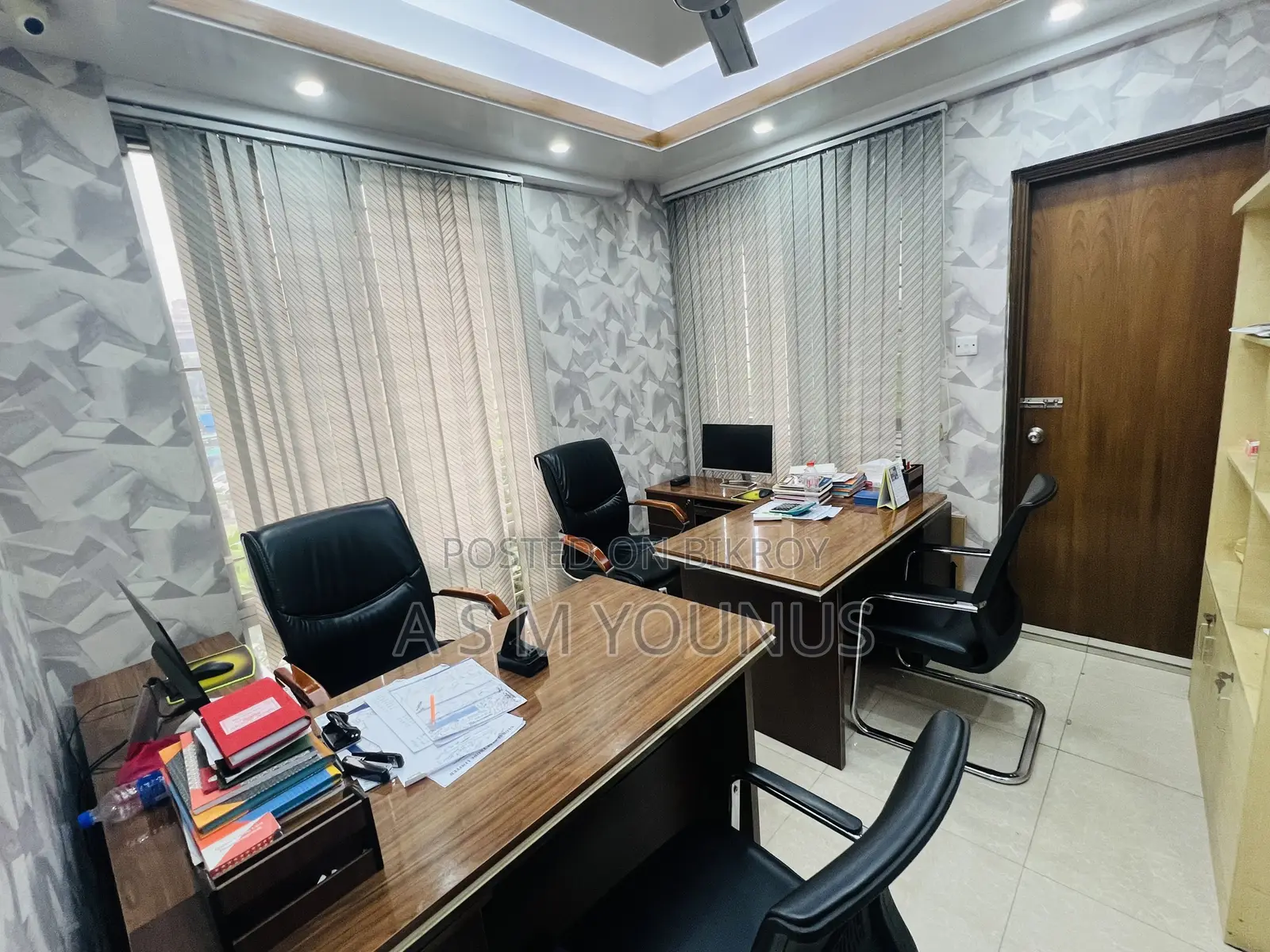 Share 1 modern and tasteful office in Banani. in Banani