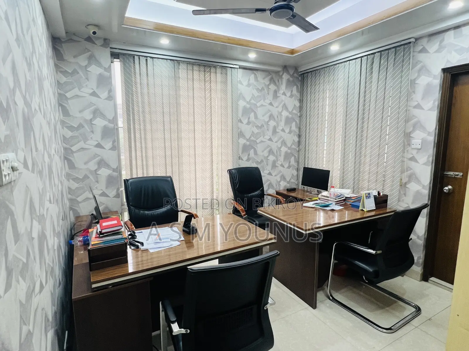 Share 1 modern and tasteful office in Banani. in Banani