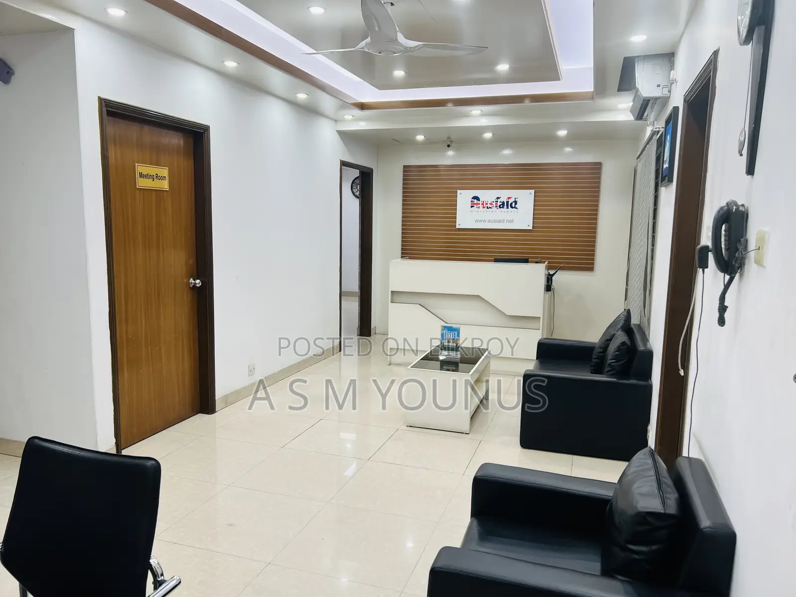 Share 1 modern and tasteful office in Banani. in Banani