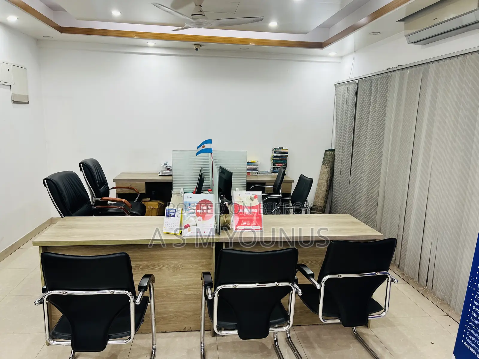 Share 1 modern and tasteful office in Banani. in Banani