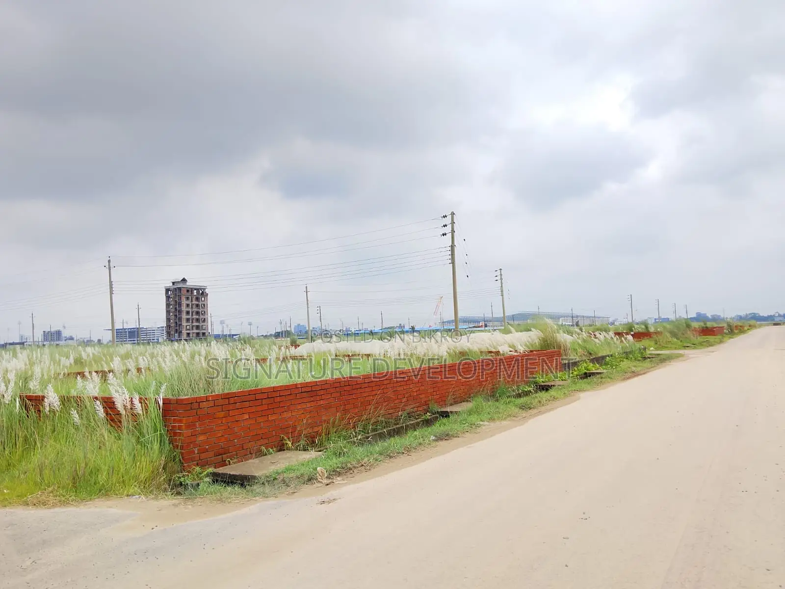 Block: I-Extension//3+3=6 Katha//Southface//Plot Sale in Bashundhara in Basundhara