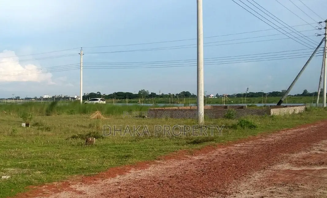 4 Katha North Bosbundhara P Extension in Basundhara