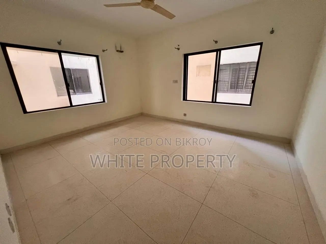 4 Bedroom Apartment in White Property, Gulshan for sale in Gulshan