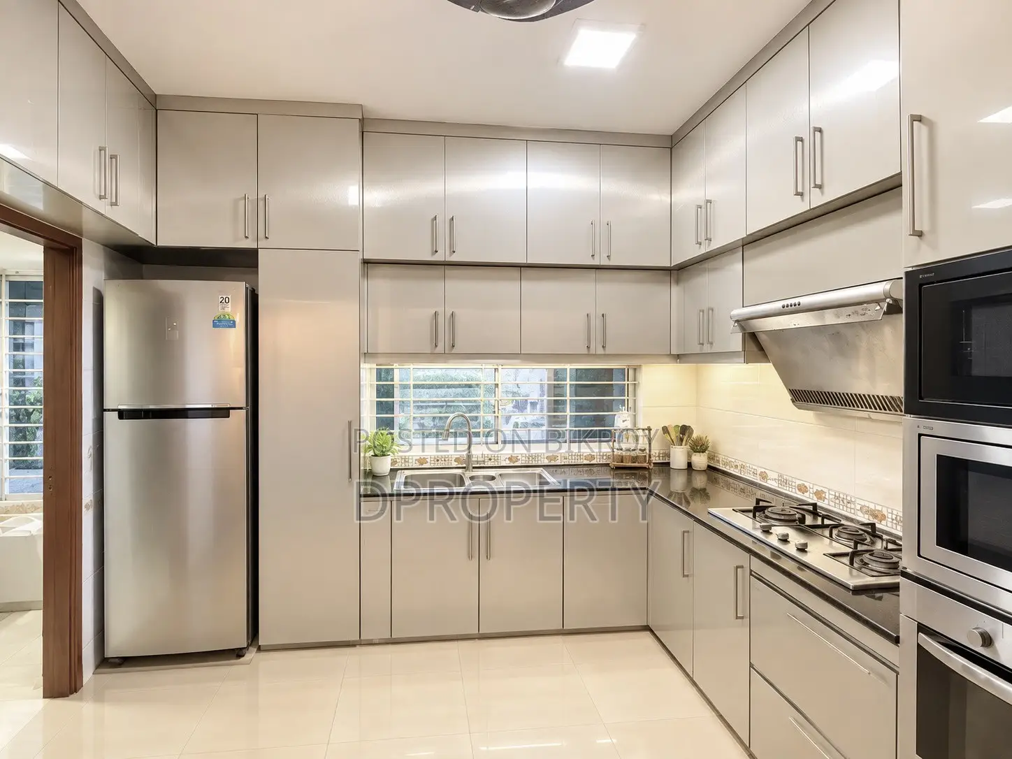Furnished 4-bedroom Apartment in Bashundhara for sale in Basundhara