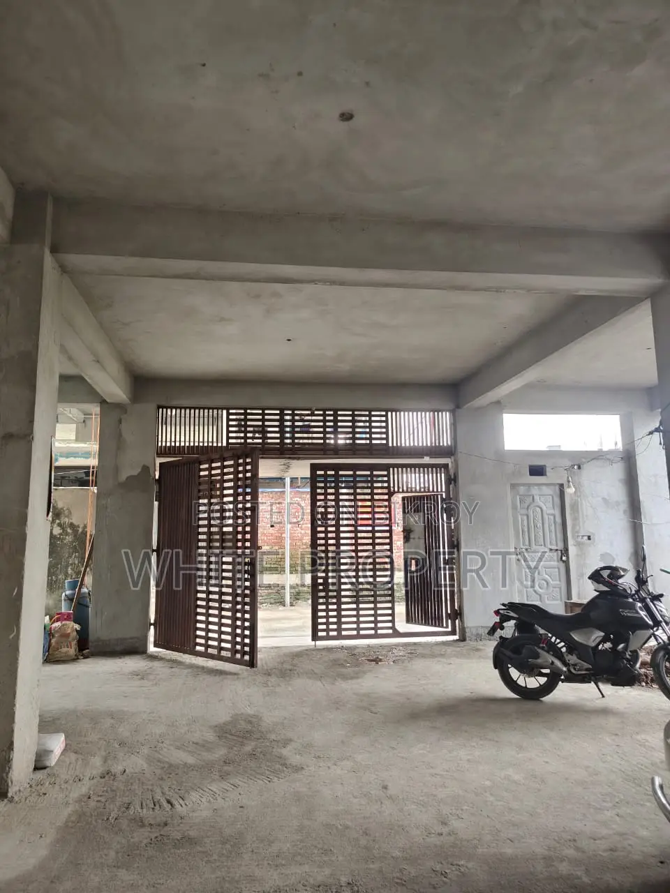 3 Bedroom Apartment in White Property, Vashantek for Sale in Vashantek