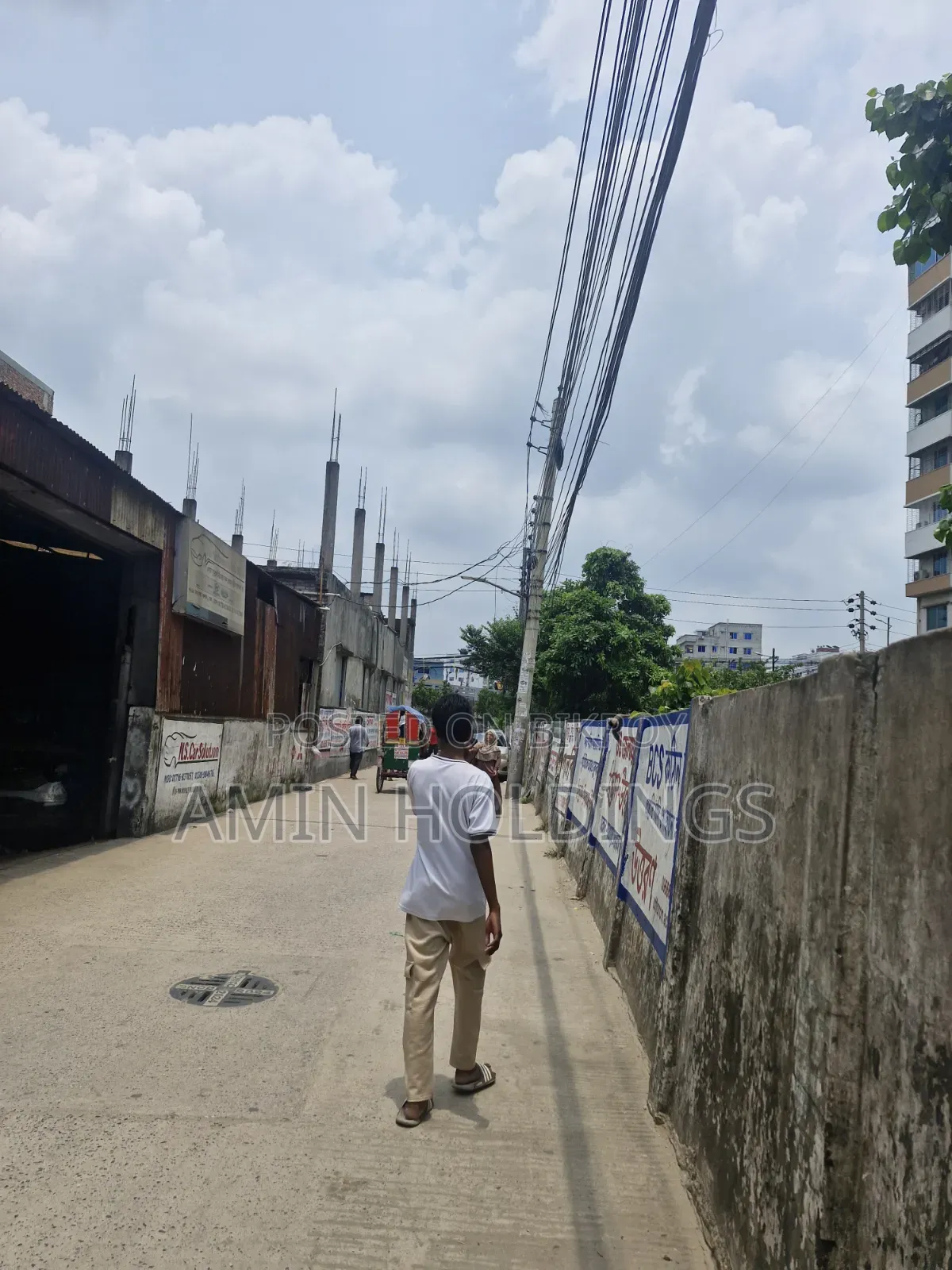 17.5 katha land with boundary near Badda U-loop is for sale. in Badda