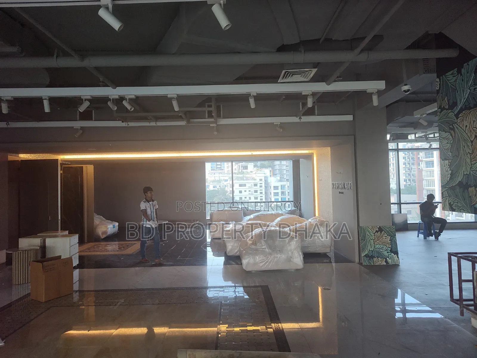 17100 SQFT Modern Semi Furnished Open Commercial Property Rent in Banani in Banani