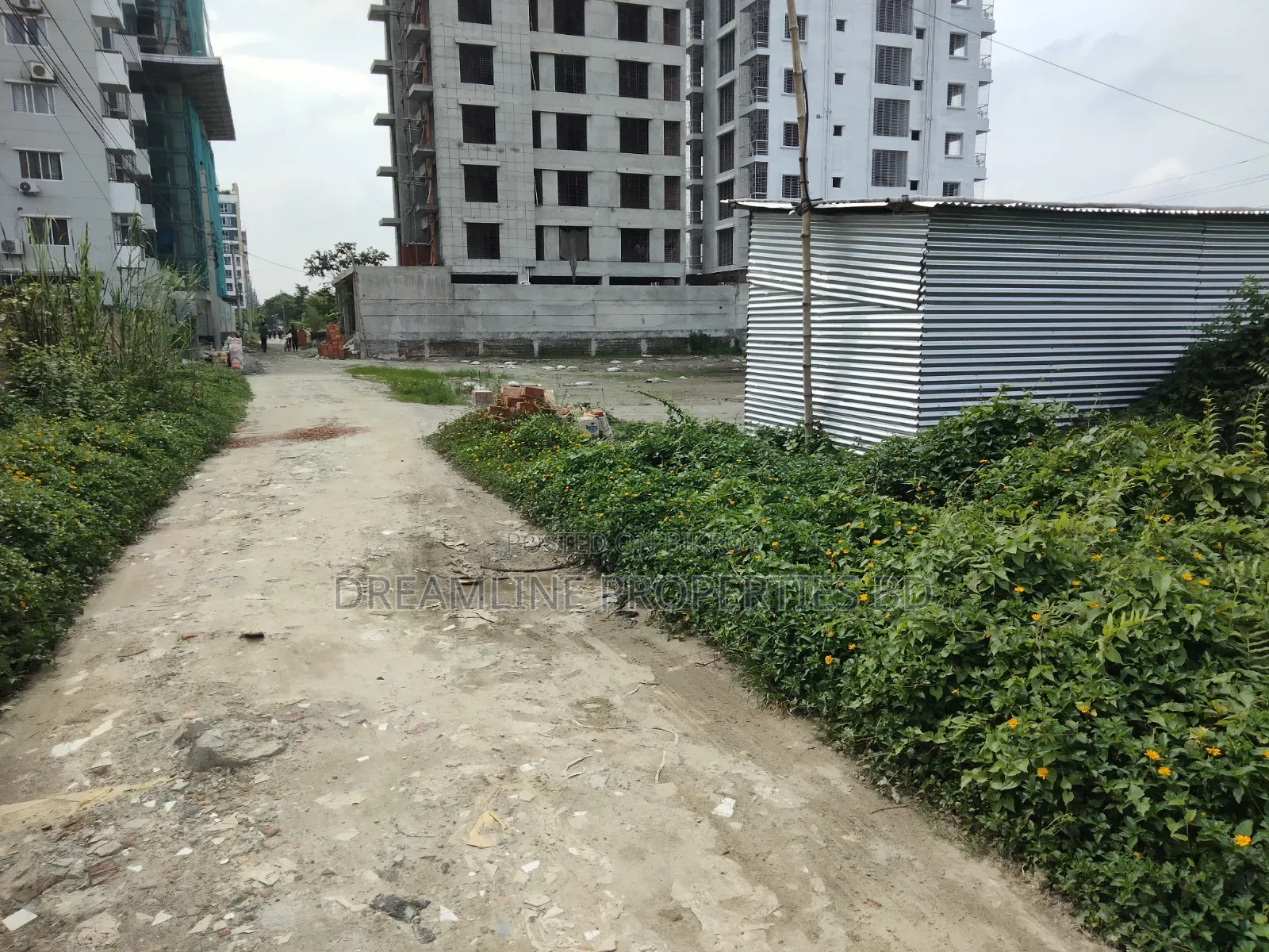5 katha plot urgently for sale in M-Block, Bashundhara Residential Area in Basundhara
