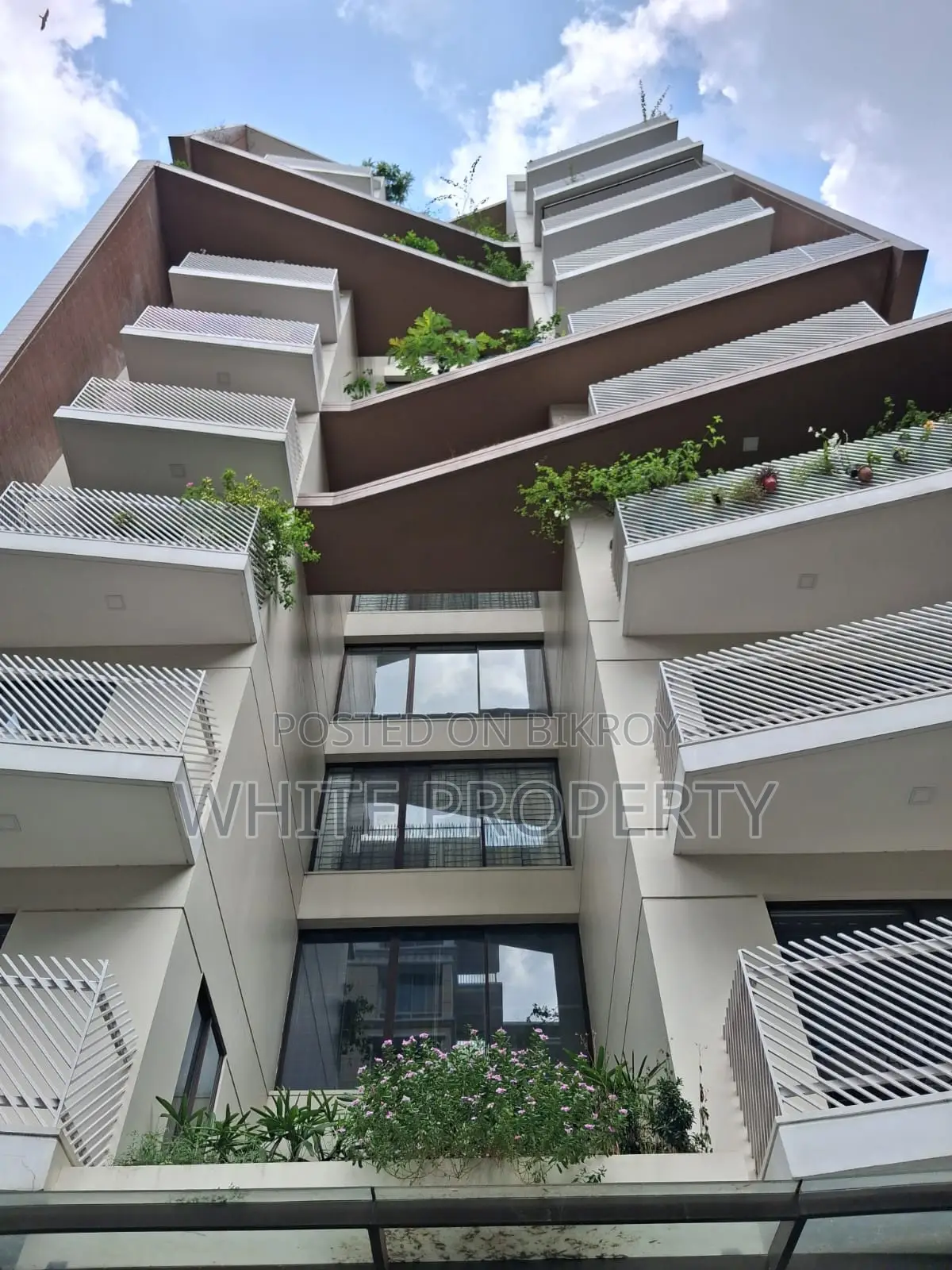 4 Bedroom Apartment in White Property, Banani for sale in Banani