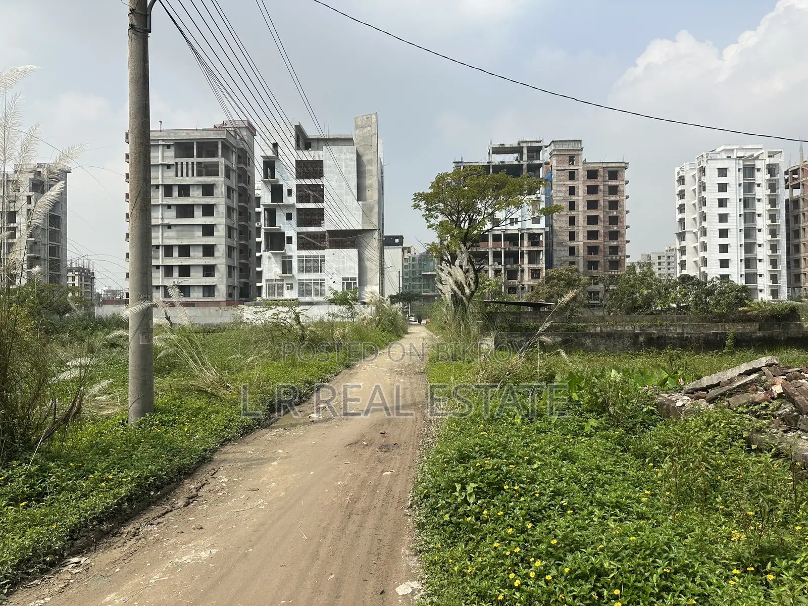 Block-L, 5-Katha, Near 300' 130' Wide Road, Bashundhara R/A in Basundhara